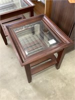 End table with glass top, great shape, matches