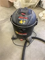 Heavy duty shop vac with attachment hose, 4.5 HP