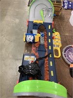 Kids hotwheels toy, sides collapse