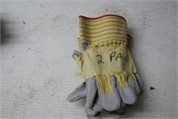 2 Pairs of gloves