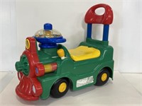 Chicco play n’ ride bubble popper train