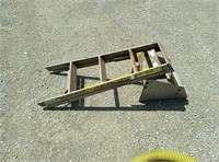 aluminum step, 4' wooden ladder