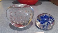 2 glass paperweights