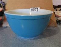 1.5 qt blue pyrex bowl