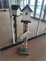 Welcome Wood Birdhouse on Stand