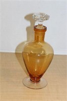 AMBER GLASS DECANTER W/CLEAR STOPPER