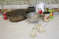 Nice Lot of Vintage Kitchen Collectibles