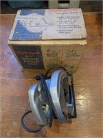 SKILSAW DELUXE SAW IN BOX