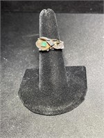 18k Gold Ring with Emerald Stone size 7 weighs
