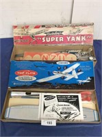 2 vintage model airplane kits