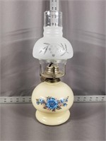 Oil lamp with blue flowers