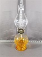 Oil lamp with honeycomb design