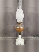 Oil lamp with white base