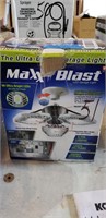 MaxBlast garage light