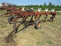 IH 770 Automatic 5 Bottom Pull Type Plow