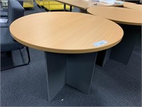 4 Contemporary Style 1m Circular Meeting Tables