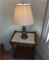 End Table w/ Lamp.