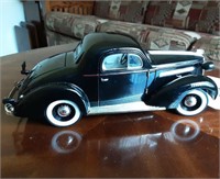 1936 Pontiac Deluxe - Die Cast.