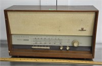 Vintage tube radio - see notes