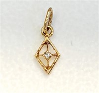 $200 10K  Diamond(0.015ct) Pendant
