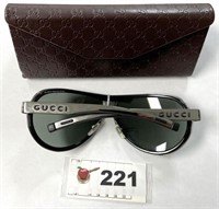 Sunglasses w/ Case - Gucci