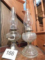 2 vintage oil lamps: Scolill Queen Anne No.