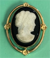 14kt Gold 30 mm Shell Carved Cameo Brooch *Nice