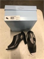 Brand new pair of Life Stride ladies shoes size 82