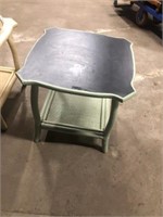 Smaller green accent table