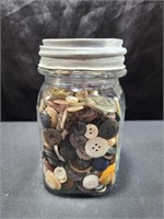 Pint Jar Old Buttons (C)