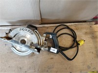 Worm Drive Skill Saw - Works (IS)