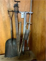 Primitive Farm Hand Garden Tool, Old Wood Clamp,