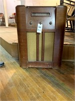 Vintage Radio Superheterodyne Model #1152