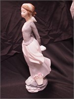 14" Lladro figurine, Girl Blowing in Wind with