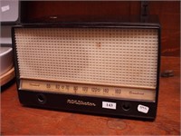 Vintage RCA Victor radio (missing knobs)