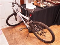 Mongoose trail bike with 7+ high and low gears