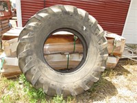 18.4X28 TRACTOR TIRE W/GOOD TREAD