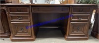 Hooker Cherry Desk (72 x 36 x 31)