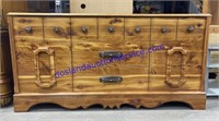 Beautiful Cedar Chest (49 x 26 x 24)