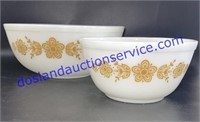 Pair of Vintage Pyrex Bowls