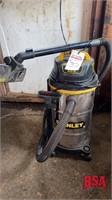 Stanley 4.5 hp approx. 5 gallon wet dry shop VAC