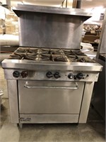 Commercial restaurant gas range with oven