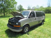 03 Chevrolet G3500 Express  Subn GY 8 cyl