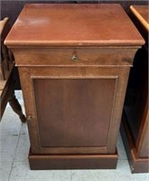 Baumritter Colonial Nightstand with Shelf & Drawer