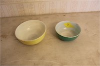(2) Pyrex Bowls