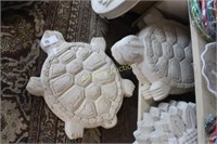 CHOICE OF CONCRETE TURTLE DECORATIONS (3)