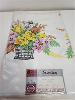 Vintage NIP 52"×52" Flower Show Yellow Table Cloth