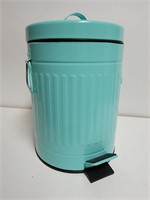 Retro Garbage Can Waste Can Step Open