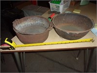 2 cast pots