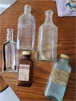 Lot of vintage medicine/pill bottles